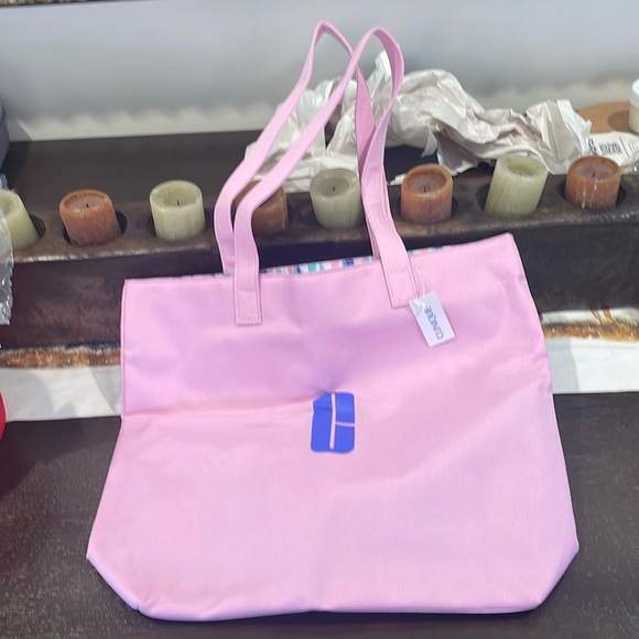 4 Large Totes and 1 very large make up Round case - Picture 11 of 16